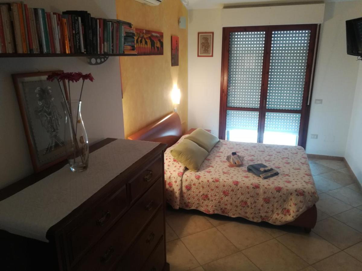 La Maddalena  La Casa Di Eledoヴィラ エクステリア 写真